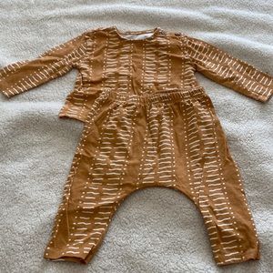 Jessica Simpson Baby Girl 2-Piece Matching Set. L/M top. 12M Bottoms.